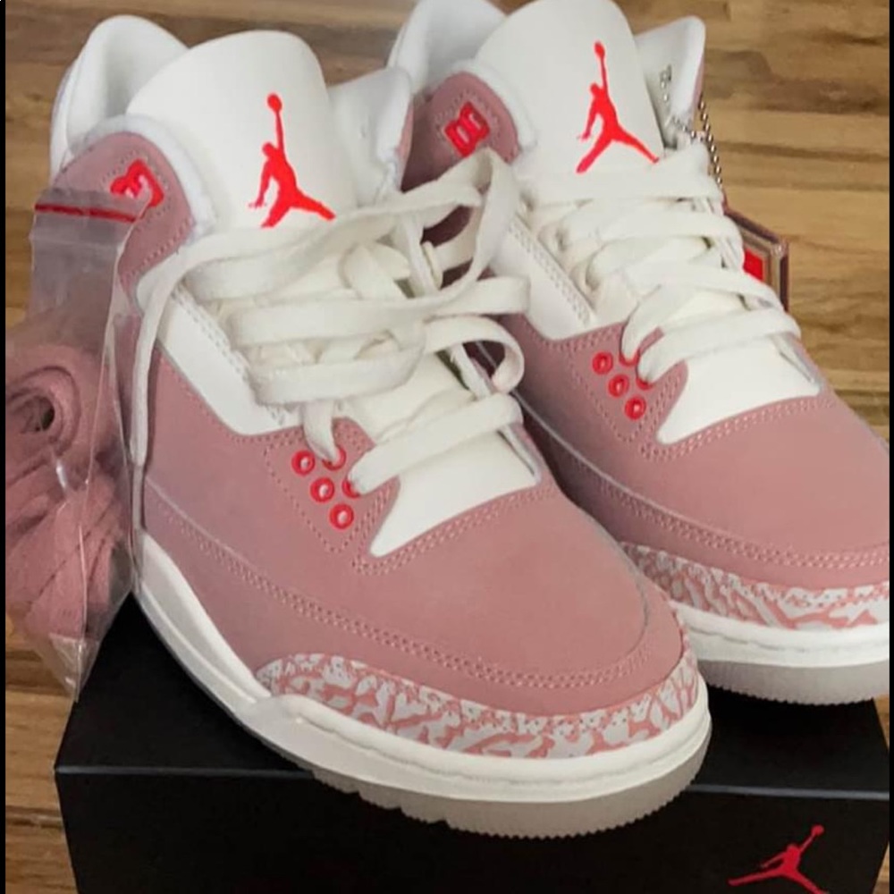 COPY - Women's Air Jordan 3
Rust Pink